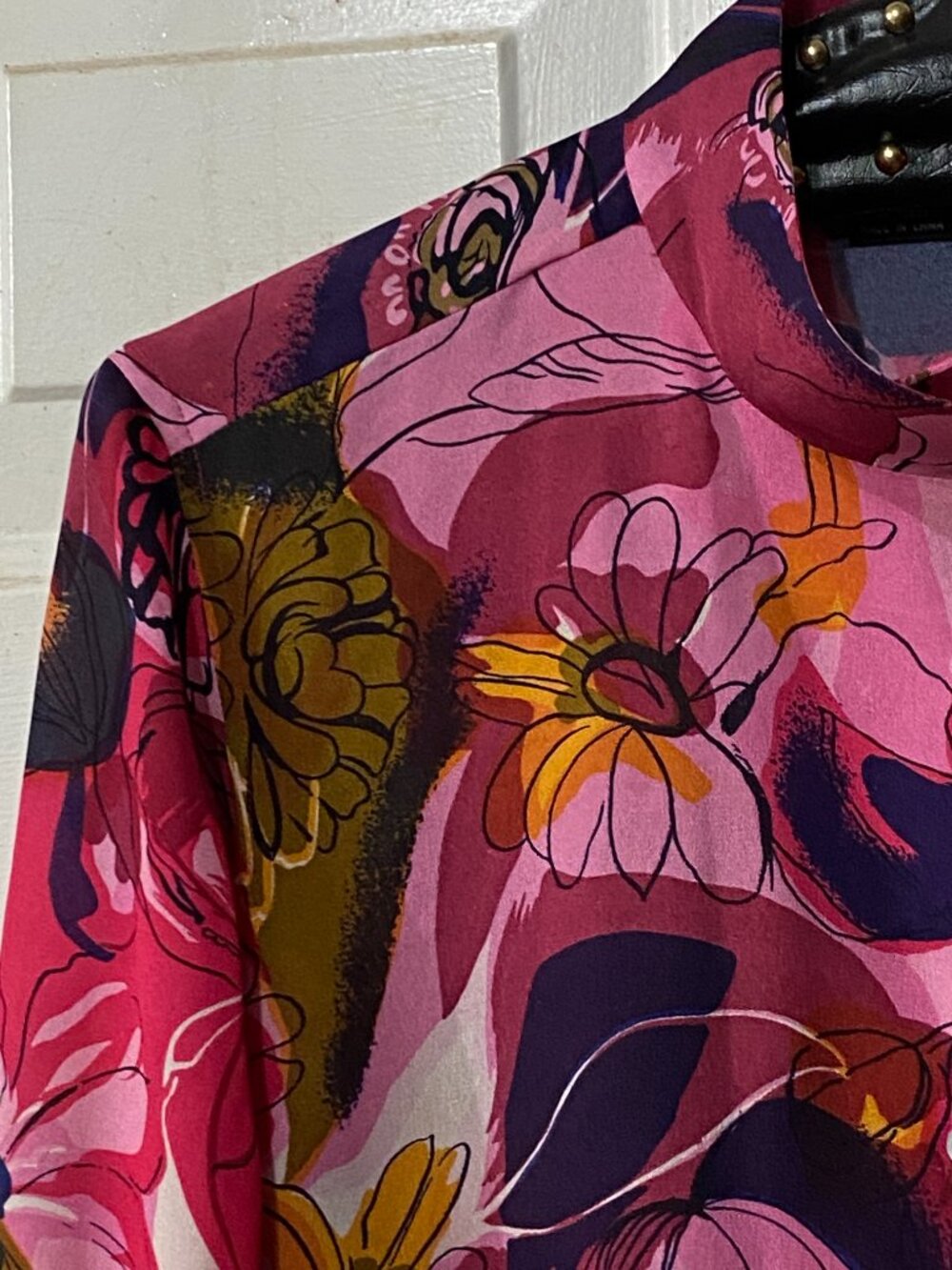 Ishyu Silk Womens Sz M Blouse Button Up Long Sleeve Pink/Multi Floral - Picture 4 of 9